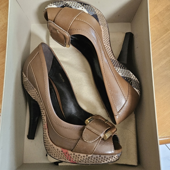 BURBERRY heels - Picture 6 of 6